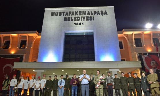 Mustafakemalpaşa Demokrasinin Yılmaz Savunucusu Oldu!