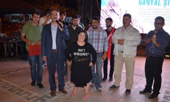 Romanlar Demokrasi İçin Meydanlara İndi!