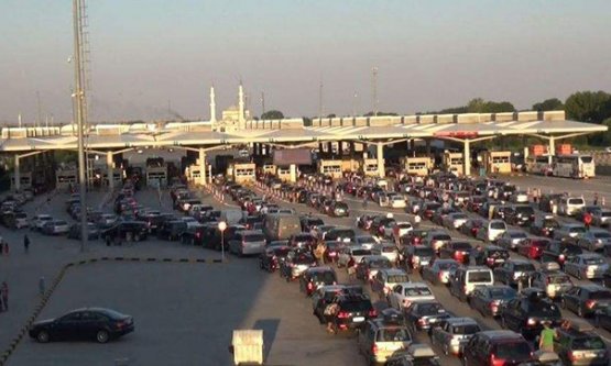 Sınır Kapıları Doldu Taştı!