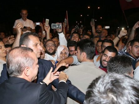 Cumhurbaşkanı Erdoğan Demokrasi Nöbeti Tutan Vatandaşlarla Buluştu!