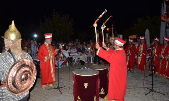Karacaali Demokrasi Şehitlerini Unutmadı!