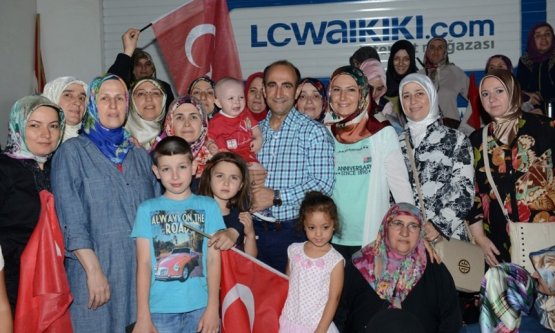 Yıldırım Belediyesi Demokrasi Nöbeti Tutanları Yalnız Bırakmıyor!