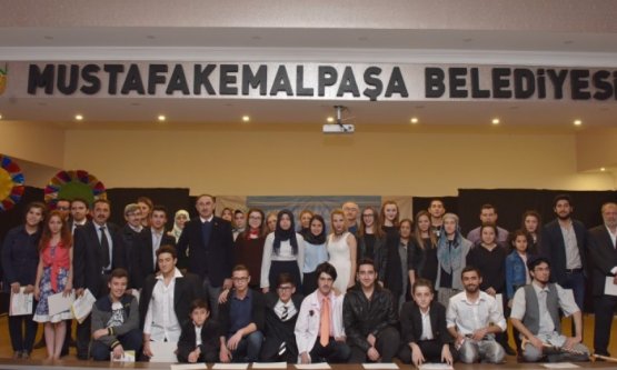 Mustafakemalpaşa'da Kursiyerlerden Tiyatro Gösterisi!