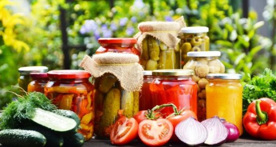 BAĞIRSAK SAĞLIĞINIZI KORUMAK İÇİN TURŞU SUYU İÇİNİZ!