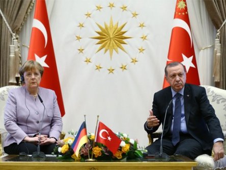 İSLAM'LA TERÖR BİR ARAYA GELEMEZ!