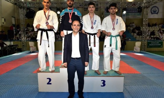 Karate'ye Yıldırım Damgası!