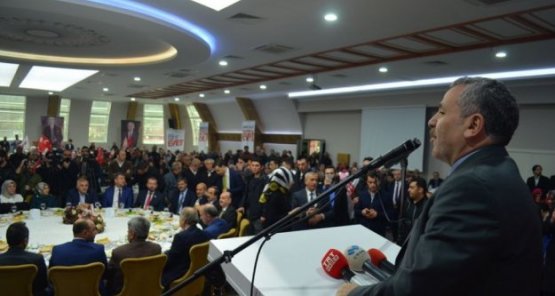 'BAKANIMIZ KOSKOCA HOLLANDA'DA OHAL İLAN ETTİRDİ”