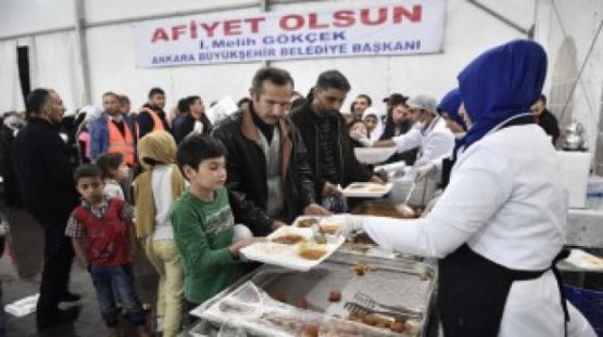 Başkentte Binleri Buluşturan İftar Sofraları!