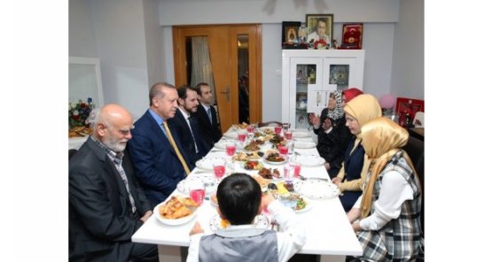 Cumhurbaşkanı Erdoğan, Şehit Ailesiyle İftar Yaptı!