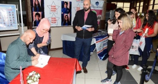 Kahraman Tazeoğlu Yıldırımlı Okurlarıyla Buluştu!