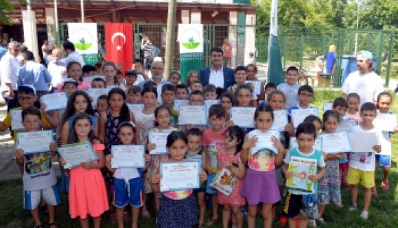 Başkan Dündar'dan Minik Yüzücülere Sertifika!