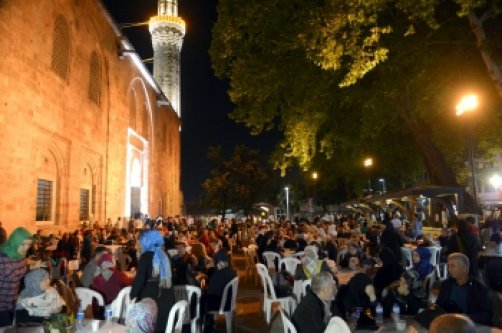 Binlerce Vatandaş Ulucami'de Sahur Yaptı!