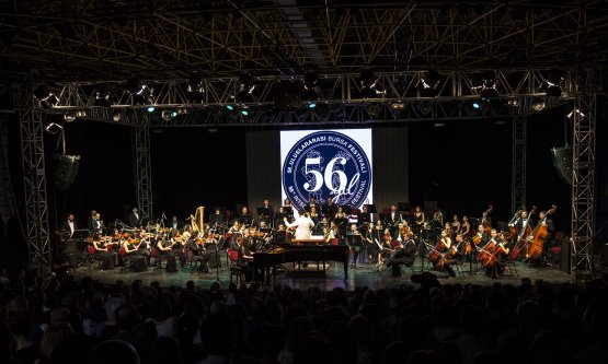 Festival Coşkusu Anjelika Akbar İle Başladı!