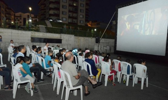Nilüfer'de Açık Havada Sinema Keyfi Başladı!
