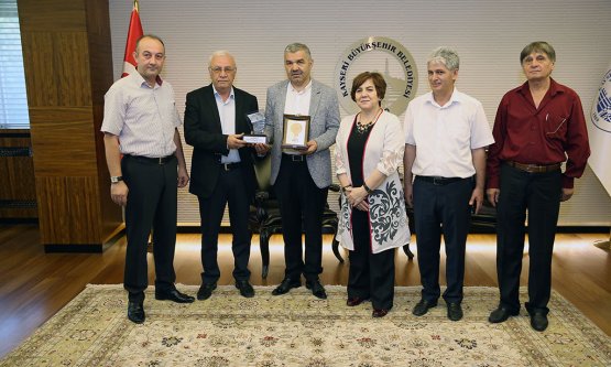 Çerkeslerden Kayseri Büyükşehir Belediye Başkanı Çelik'e Takdir ve Plaket!