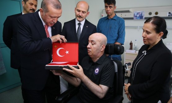 Cumhurbaşkanı Erdoğan, 15 Temmuz Gazisi Turgut Aslan'ı Ziyaret Etti!