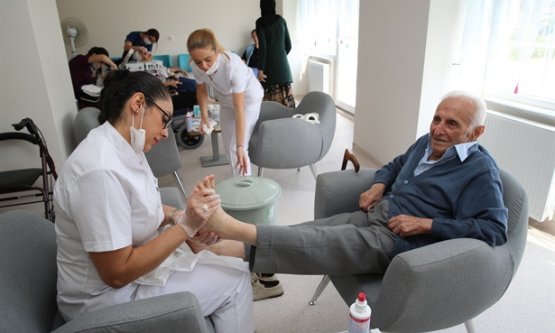 Huzurevi Sakinlerine Güzellik Bakımı!