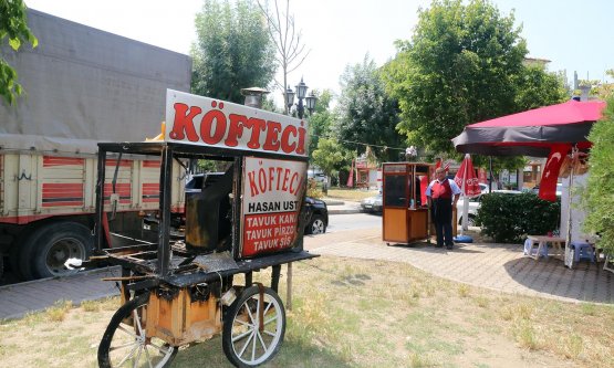Köfteci Hasan Usta Ekmek Teknesine Kavuştu!