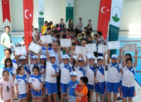 Minik Kulaçlar Osmangazi Havuzlarında Yetişiyor!