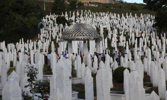 Srebrenitsa Soykırımını Unutmayacağız!