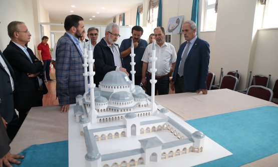Üniversiteye 4 Minareli 20 Bin Kişilik Cami!