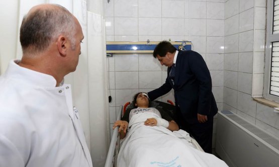 Vali İzzettin Küçük Yaralı Öğrencileri Ziyaret Etti!