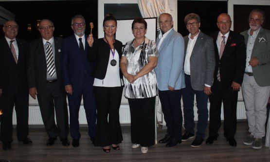 YEŞİL LIONS'TA TARİHİ DEVİR TESLİM