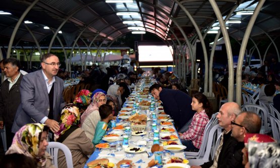 Mahalle iftarları doludizgin sürüyor