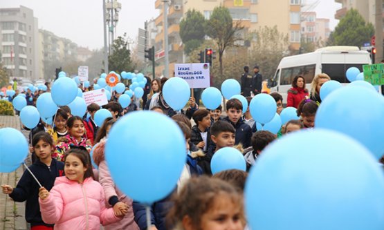 Nilüfer'de çocuklar maviye büründü