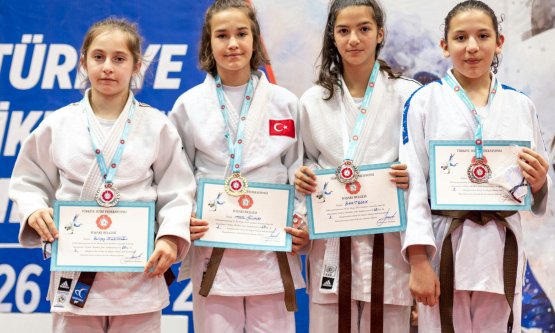 Judo Akademisi Meyvelerini Veriyor