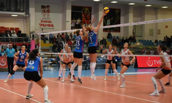 NİLÜFER BELEDİYESPOR'DA GALİBİYET SEVİNCİ