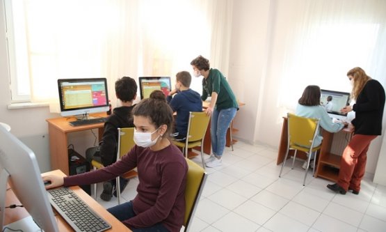 Nilüferli öğrencilere bilgisayar sınıfı