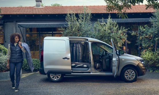 RENAULT YENİ HAFİF TİCARİ ARAÇ MODELLERİNİ TANITTI