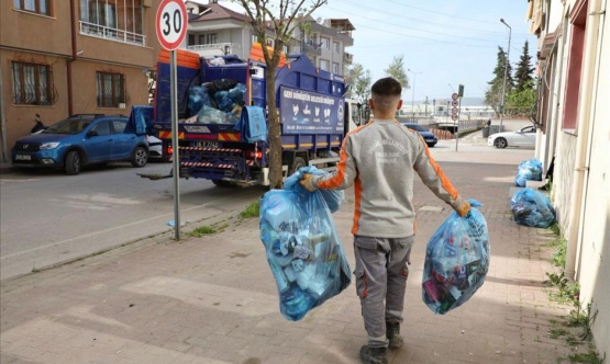 İnegöl Belediyesi 4 Yılda 255 Bin Ağaç, 100 Bin Varil Petrolü Geleceğe Kazandırdı