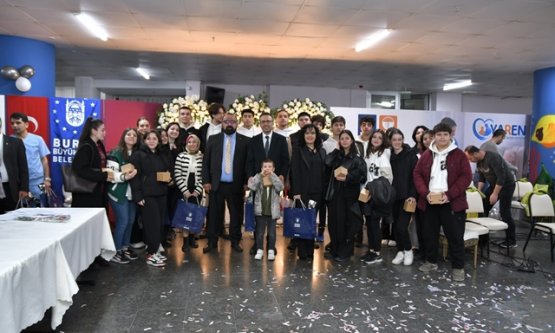 Bursa Büyükşehir Belediyesi Huzurevi sakinlerine şenlik var