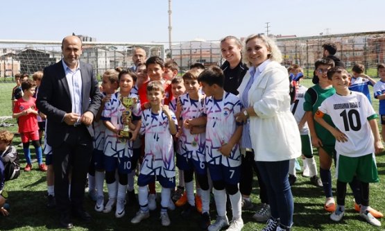 Bursa'da İlkokul Futbol Şenliği'nde kupalar sahiplerini buldu
