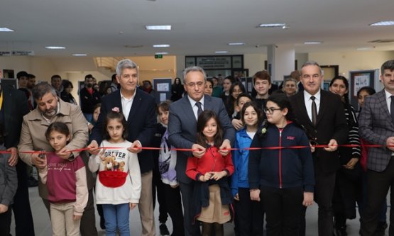 BURSA'DA RESFEBE YARIŞMASINDA DERECE ELDE EDEN ÖĞRENCİLER ÖDÜLLENDİRİLDİ