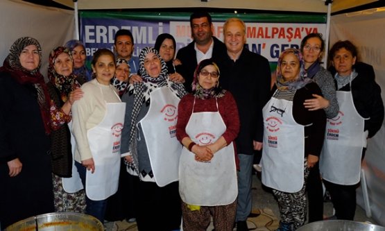 Mustafakemalpaşa'da kadınlardan imece usulü iftar