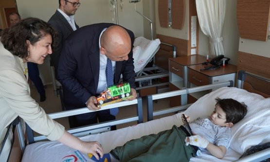 Bekir Aydın yeni dönemin ilk ziyaretini tedavi gören hemşehrilerine yaptı