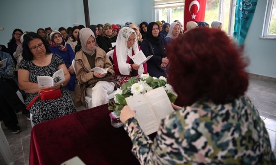 Bursa Kadınlar, yazar Fatma Burçak'la kitabını konuştu