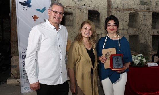 BUYAZ Şiir Onur Ödülü Ayten Mutluya verildi