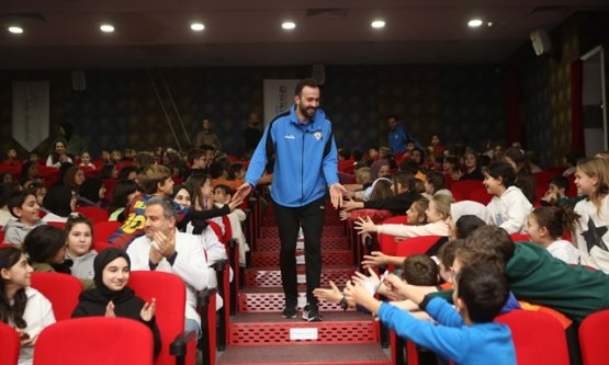 Nilüferli hentbolculara sevgi seli