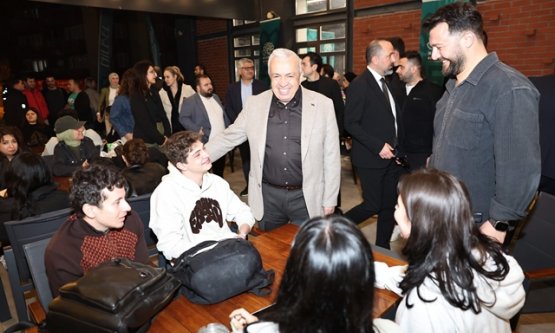 Şadi Özdemir üniversite öğrencileriyle sahurda buluştu