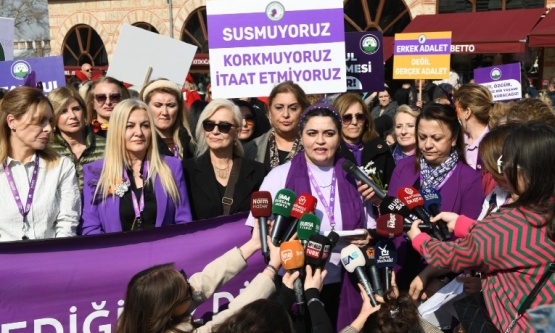 Bursalı Kadınlardan 8 Mart Yürüyüşü