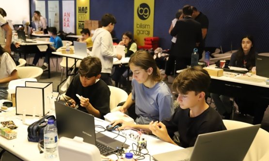 KODLAMA, YAPAY ZEKA VE 3D TASARIM ARTIK MÜFREDATIN VAZGEÇİLMEZ BİR PARÇASI
