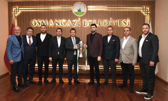 Kupa Erkan Aydın'ın Ellerinde