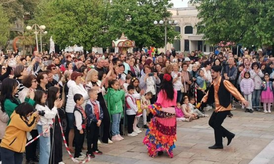 Nilüfer Halk Dansları Bulgaristan'da Büyüledi: Dünya Dans Günü'nde Muhteşem Gösteri!
