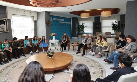 Nilüfer'in Çocuk Haritası Çizildi: Miniklerden Başkan Özdemir'e Rapor Sunumu