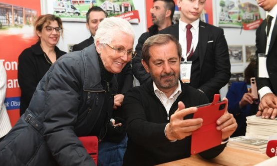 Osmangazi Belediyesi Serhan Asker'i Okurlarıyla Buluşturdu