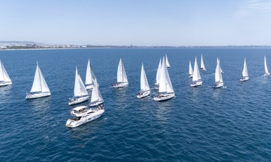 Antalya Körfezi'nde İkinci Kez Coral Cup Heyecanı Yaşandı: Yelken Tutkunları Rüzgarla Yarıştı